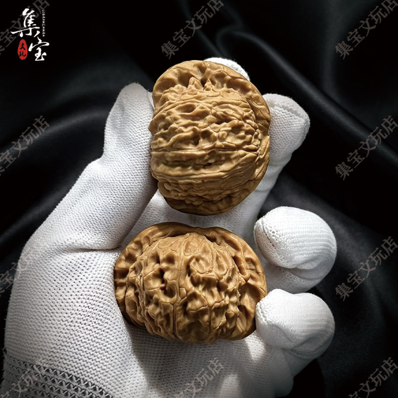 精品文玩核桃原皮老树白狮子头